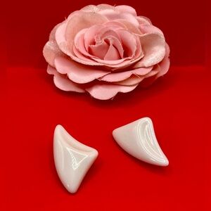 Vintage chic White Ceramic Earrings